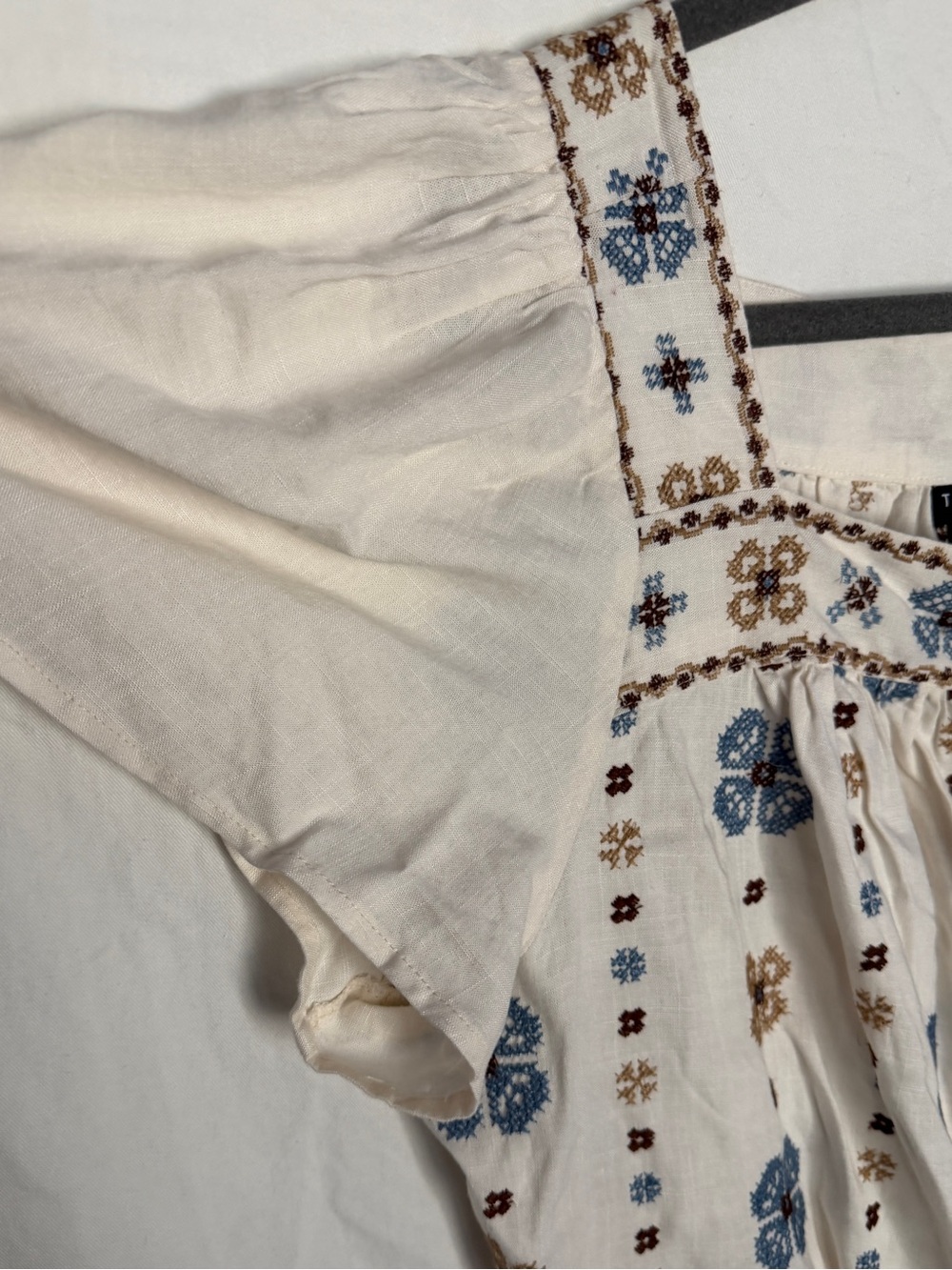 torrid Cream Peasant Blouse with Blue & Brown Embroidery. 2X LIKE NEW - Picture 2 of 6